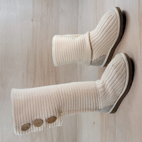 Ugg Classic Cardy Tall Women's Badge Boots - Picture 9 of 11